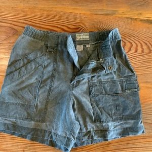 Royal Robbins women’s shorts. Size 8. Forest green.